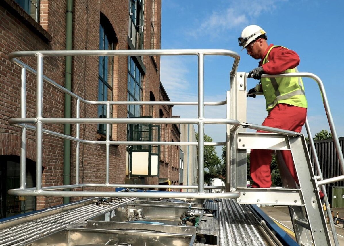 m1-mobiel-toegangsbordes-veiligheidskooi